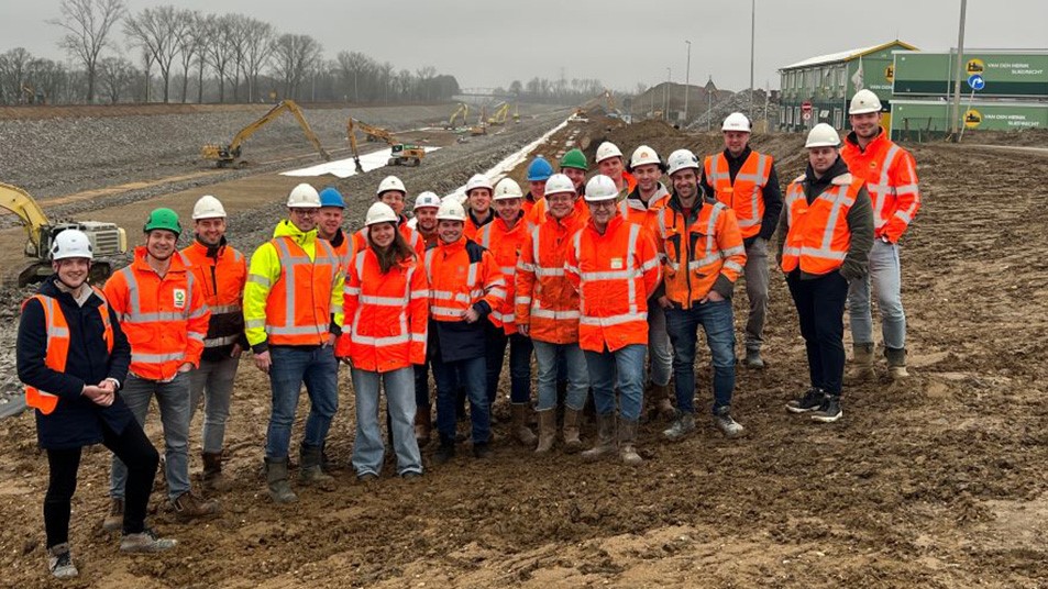 2025_PJW_Projectbezoek_Julianakanaal_groepsfoto_NF1302